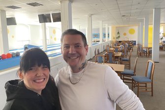 Reichenbach bekommt ein Entertainment-Bowlingcenter - so soll es aussehen - Bekannte Gesichter aus Netzschkau. Michelle Rotter und Christopher Mohaupt vom „Flotte Lotte“-Diner eröffnen das Bowlingcenter neu - am 1. November mit Party und Liveband.