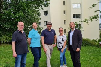 Reichenbach: CDU-Fraktion widmet sich dem Thema Gesundheitsversorgung - Ralf Malek, Ingrid Käppel, Pflegedienst-Chef Stefan Mehlis, Ina Meyer und Marcus Fritsch (von links) an der Klinik.