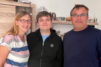 Reichenbach: Die Sachsentag-Babys werden erwachsen - Mandy und Thomas Bolick mit ihrem Sohn Niklas. Er wird am Dienstag 18 und nimmt in Klasse 12 am Goethe-Gymnasium Reichenbach gerade das Abitur ins Visier.