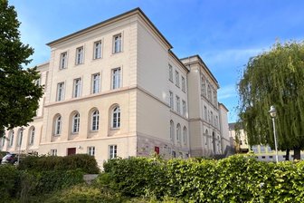 Reichenbach: Eltern wollen zur Zukunft der Grundschulen gehört werden - Die Weinholdschule in Reichenbach beherbergt eine Oberschule und eine Grundschule.