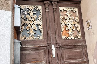 Reichenbach: Erster Monat in Notunterkunft nicht gebührenfrei - Die Tür der Reichenbacher Oberdachlosen-Notunterkunft.