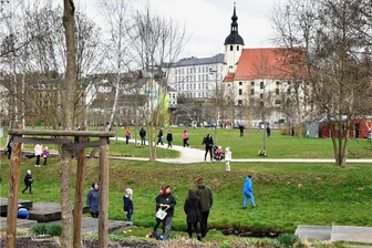 Reichenbach: Hunderte bei Osteraktion - Zahlreiche Reichenbacher zog es mit ihren Kindern und Enkeln am Samstagvormittag zur Ostereiersuche in den Park der Generationen.