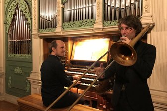 Reichenbach: Musiker verbinden Psalmvertonungen mit Jazz - Christian Grosch (Orgel) und Philipp Domke (Jazzposaune) kommen in die Reichenbacher Peter-Paul-Kirche.