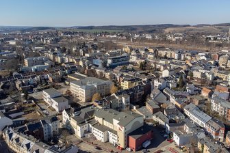Reichenbach nimmt 138.800 Euro mehr aus der Grundsteuer ein - Die Reichenbacher Innenstadt vom Neuberinhaus in Richtung Nordwest.