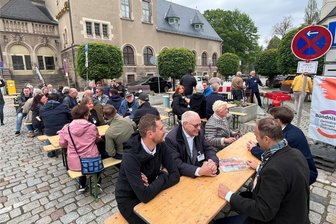 Reichenbach: Nur wenige Bürger nutzen Speed-Dating auf dem Postplatz - Beim Speed-Dating auf dem Reichenbacher Postplatz am Freitag blieben die Lokalpolitiker weitgehend unter sich.