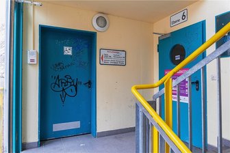 Reichenbach: Parkhaus an Marienstraße erhält Unisex-WC - Dort, wo sich heute im Parkhaus an der Marienstraße die Behinderten-Toilette befindet, will die Stadt ein Unisex-WC einrichten.
