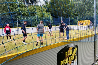 Reichenbach: Premiere für Jugend-Veranstaltung „Beat & Play“ im Regen - Die Streetsoccer-Anlage des Fanprojektes des VFC Plauen lud zu einem kleinen Kick ein.