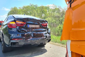 Reichenbach: Sattelzug fährt auf der A 72 auf BMW auf - 