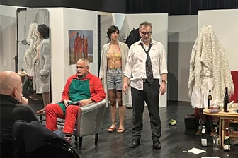 Reichenbach: Theaterfest lockt mit Drama, Komödie und Streetdance - Der Midlife-Theaterclub Görlitz gastiert am Samstag mit der turbulenten Komödie „Ladysitter“ in Reichenbach.