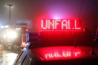 Reichenbach/Treuen: Blitzeis sorgte für Verkehrschaos auf A 72 - 