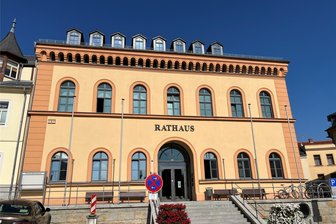 Reichenbach: Trio bildet gemeinsame Stadtratsfraktion - Das Reichenbacher Rathaus. Nach der Stadtratswahl formieren sich die Fraktionen.