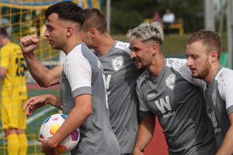 Reichenbacher FC gegen Chemnitzer FC: Das spricht vor dem Achtelfinale im Fußball-Sachsenpokal für die Vogtländer - Der Reichenbacher FC gehört in der Fußball-Sachsenliga als Tabellendritter aktuell zur Spitzengruppe. Jetzt brennt die Mannschaft auf das Pokalspiel gegen den Chemnitzer FC. Im Foto die Reichenbacher Niklas Rosenmüller (von links), Maurice Lange, Eric-Enzo Maschek und Fabian Peltsch.