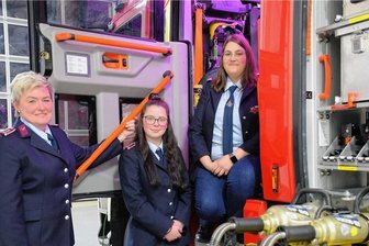 Reichenbacher Feuerwehrfrauen brennen für ihr Ehrenamt - Unter den 177 Mitgliedern der Einsatzabteilungen der Feuerwehr Reichenbach sind 36 Frauen. Drei von ihnen (von links): Christine Witte, Annemarie-Christin Senftleben und Nadja Steps. 