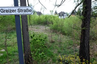 Reichenbacher Großvermieter plant Neubau am Pappelweg - Auf den noch mit Wildwuchs bedeckten Flächen an der Ecke Greizer Straße/Pappelweg in Obermylau plant die Wohnungsbaugenossenschaft Reichenbach den Bau einer zweigeschossigen Wohnanlage.