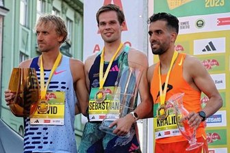Reichenbacher hängt alle Kontrahenten ab - Sebastian Hendel (Mitte) siegte in Olomouc vor David Nilsson aus Schweden (links) und Khalid Chooukoud aus den Niederlanden. 