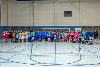 Reichenbacher Jugendtreff holt sich Falkensteiner Kicker-Pokal - Auf bis zu 200 Teilnehmer und Besucher schätzten die Organisatoren des Falkensteiner Trützschler-Cups die Resonanz.