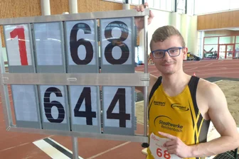 Reichenbacher Leichtathlet beweist Vielseitigkeit - Rico Schröter springt 6,44 Meter weit - nur eine von sieben neuen Einzel-Bestmarken.