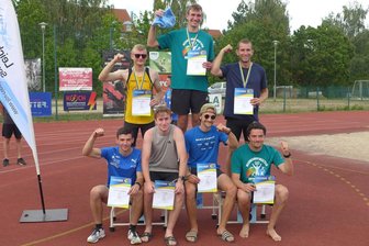 Reichenbacher Leichtathlet holt mit neuer Bestleistung im Zehnkampf Silber - "Die Könige der Leichtathleten" in der Männer-Riege: hinten links Rico Schröter auf Platz 2.