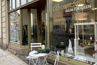 Reichenbacher Lions: Weihnachts-Schnäppchen für den guten Zweck - „Special Happy Holiday Pop-up“ heißt es am Donnerstag im Secondhand-Shop Am Graben in Reichenbach.