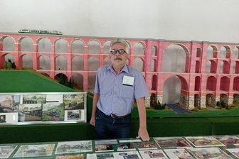 Reichenbacher Nebenbahn kommt ganz groß raus - Peter König zeigte schon im Rollbockschuppen einen Teil seiner Werke.