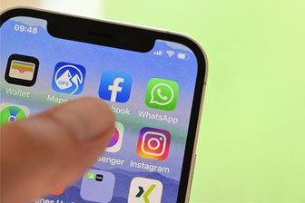 Reichenbacherin verliert Geld durch Whatsapp-Betrug - Whatsapp wird von Betrügern für ihre Taten genutzt. Sie bringen ihre Opfer dazu, Geld zu überweisen Foto: Bernd Weißbrod/dpa