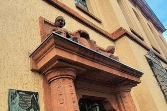 Reichsbürger aus dem Erzgebirge droht ein halbes Jahr Gefängnis - Die Verhandlung im Amtsgericht Marienberg war für 9 Uhr angesetzt. Wer am Dienstag nicht erschien, war der Beschuldigte.