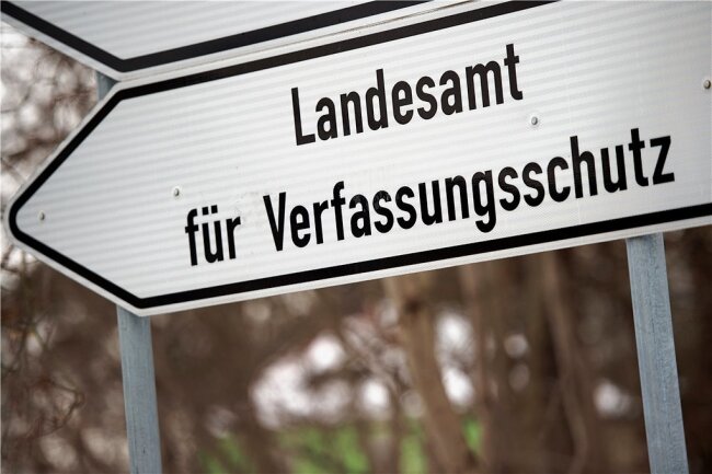 Reichsbürger plakatieren an amtlichen Schaukästen von Grünbach - Plakate, die jetzt in Grünbach aufgetaucht sind, schreibt der sächsische Verfassungsschutz den Reichsbürgern zu.