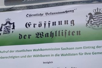 Reichsbürger-Wahlplakate in Mittweida - Laut den sächsischen Verfassungsschützern sollen die Plakate "einen offiziellen und 'amtlichen' Anschein erwecken".