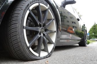 Reifen an fünf Autos in Brand-Erbisdorf zerstochen - 