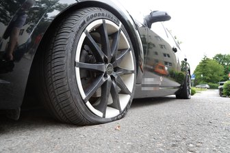 Reifen an neun Fahrzeugen in Chemnitz zerstochen - 