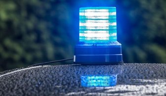 Reifenplatzer auf A4: Mindestens zehn Autos beschädigt -