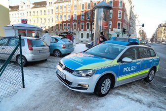 Reifenstecher beschädigt 14 Autos -