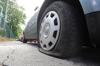 Reifenstecher beschädigt erneut zehn Autos -