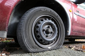 Reifenstecher in Reichenbach unterwegs - Reifenstecher waren in Reichenbach unterwegs. Dieses Bild stammt aber von einem anderen Auto.