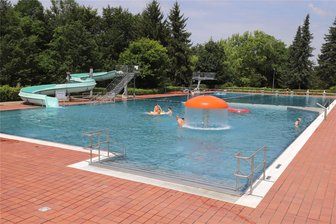 Reinsberg: Gottesdienst mit Taufe im Freibad - Im Badepark Reinsberg findet am Sonntag eine Taufe statt.
