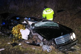 Reinsdorf/Pirk: Zwei Unfälle auf A 72 - vier Personen schwer verletzt - Bei einem Unfall auf der A 72 bei Zwickau Ost wurden zwei junge Menschen schwer verletzt.