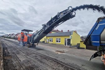 Reinsdorf: Reinsdorfer Straße bald wieder frei für Autoverkehr - Die Instandsetzung eines Teils der Reinsdorfer Straße in Reinsdorf läuft auf Hochtouren.