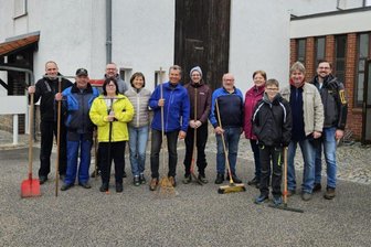 Reinsdorfer Frühjahrsputz: 220 Säcke voll Müll beseitigt - Rund 450 Freiwillige packten bei Frühjahrsputz in Reinsdorf mit an.