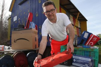 Reinsdorfer schickt alte Sanikästen in die Ukraine - Jan-Dirk Unger sammelt Verbandskästen für die Ukraine. Sie sollen Mitte Mai auf Reisen gehen.