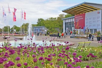 Reiseangebote sind gut gebucht: Busunternehmen wollen loslegen - Auch Gruppenreisen zur Bundesgartenschau (Foto), die am Wochenende in Erfurt eröffnet worden ist, sind für die Bustouristikunternehmen aktuell nicht möglich, weil es noch kein grünes Licht für Busreisen gibt.