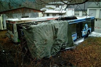 Reisebus in Klingenthal ausgebrannt - Dieser Bus brannte am Sonntagmorgen in Klingenthal komplett aus.