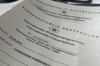 Reisefieber hält an: Internationale Führerscheine im Vogtland weiter stark gefragt - Der internationale Führerschein ähnelt vom Format her den früheren Fahrerlaubnissen.