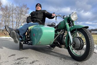 Reisemesse in Chemnitz: Wie dieser Mann mit 70 auf einem 70 Jahre alten Motorrad die Ostsee umrundete - Gerold Trautner auf dem „Grünen Elefanten“, einer Zündapp KS 601. Von seiner Reise mit dem dreirädrigen Oldtimer erzählt der 70-Jährige am Sonnabend auf der .