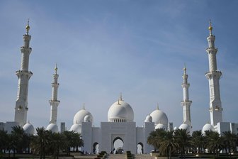 Reisewarnung aufgehoben: Was das für Urlauber bedeutet - Die Reisewarnung ist aufgehoben, eine Entwarnung ist das nicht. Reisen in die Golfregion, etwa nach Abu Dhabi, sind aus Sicht des Auswärtigen Amtes weiterhin nicht ratsam.