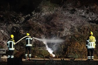 Die Feuerwehr konnte das Feuer am Abend löschen.