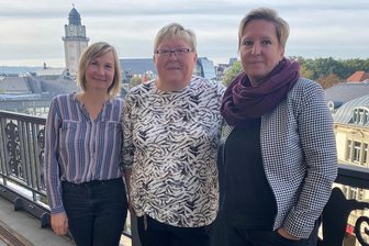 „Reiß Dich mal zusammen“: Vogtländer wollen mit Vorurteilen über Depression aufräumen - Katharina Schumann vom Kreisgesundheitsamt (von links), Brigitte Mothes vom Bündnis gegen Depression und Claudia Ziegler von der Diakonie Auerbach wollen in diesem Jahr Betroffene zum Thema Depression sprechen lassen.