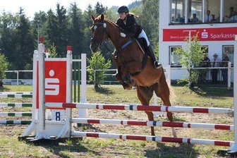 Nele-Marie Nörenberg vom erzgebirgischen PSV Großrückerswalde beim Springwettbwewerb.