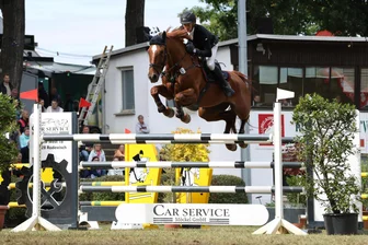 Reiten: Felix Wassenberg ragt bei Traditionsturnier im Vogtland mit heraus - Mit Eleganz de L’ile landete Felix Wassenberg beim Großen Preis von Lengenfeld auf Rang 2.