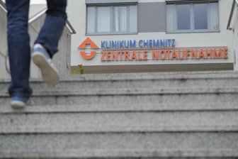 Reizgas in Chemnitzer Krankenhaus versprüht – 14 Verletzte - In der Notaufnahme des Klinikums Chemnitz hat eine renitente Patientin Reizgas versprüht.