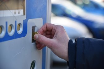 Reizthema Parkgebühren: Oelsnitzer Stadtrat debattiert öffentlich - Wie geht es mit den Parkgebühren in Oelsnitz weiter?